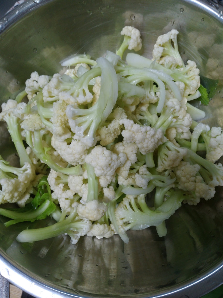 小炒菜花步骤2