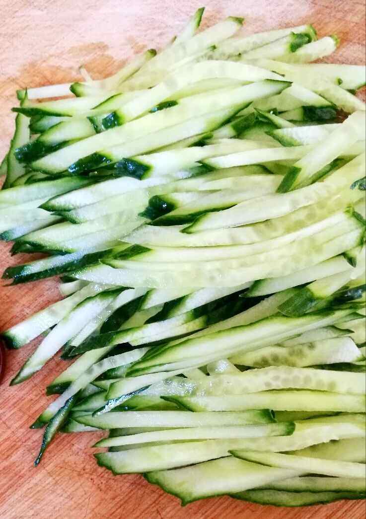黄瓜拌豆腐皮步骤2