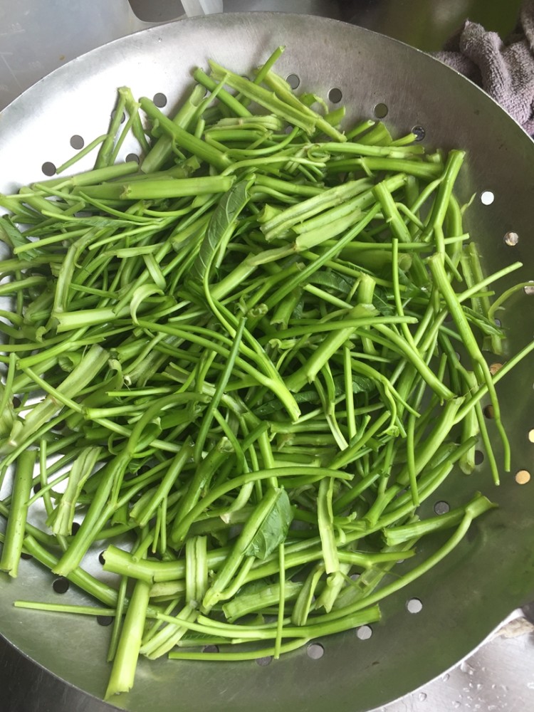 蒜蓉炒空心菜步骤2