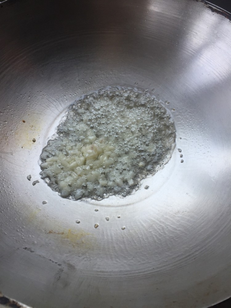 蒜蓉炒空心菜步骤4