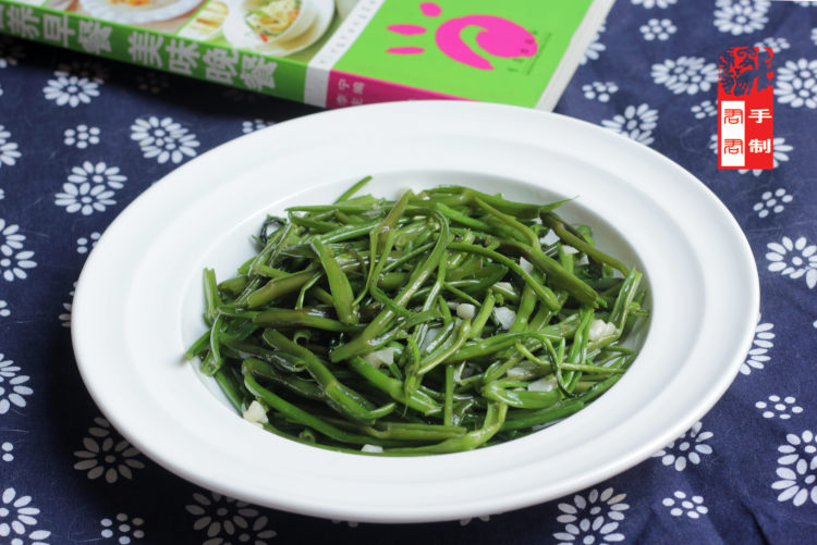 蒜蓉炒空心菜步骤8