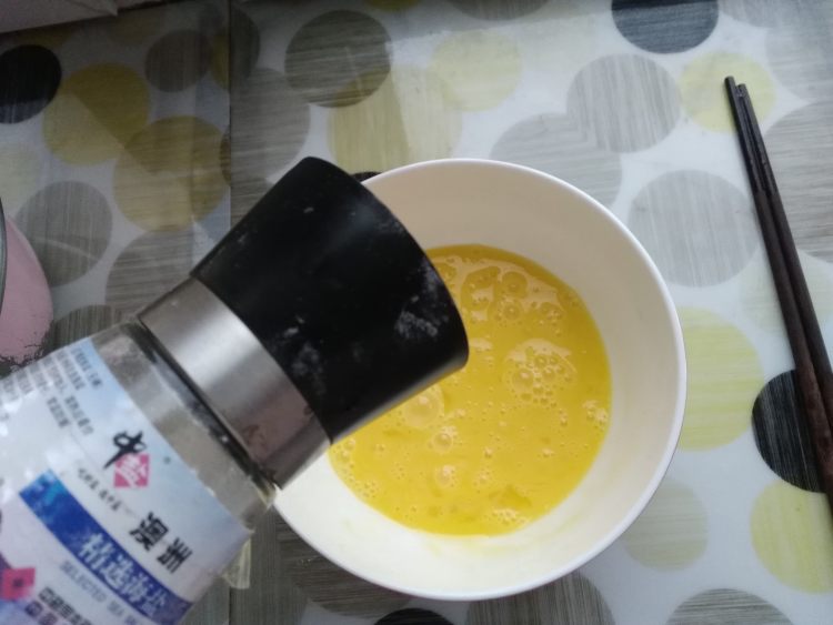 槐花煎鸡蛋步骤3