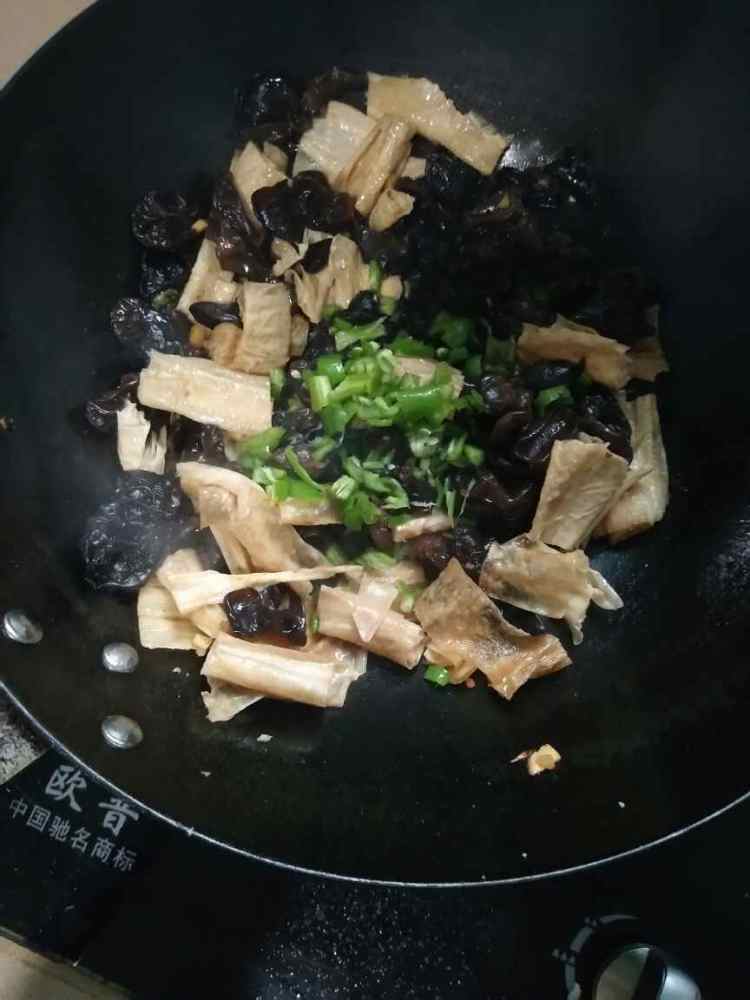 素炒腐竹木耳步骤7