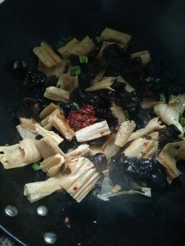 素炒腐竹木耳步骤8