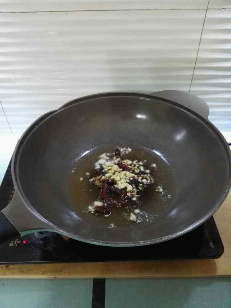 辣椒炒白管步骤6