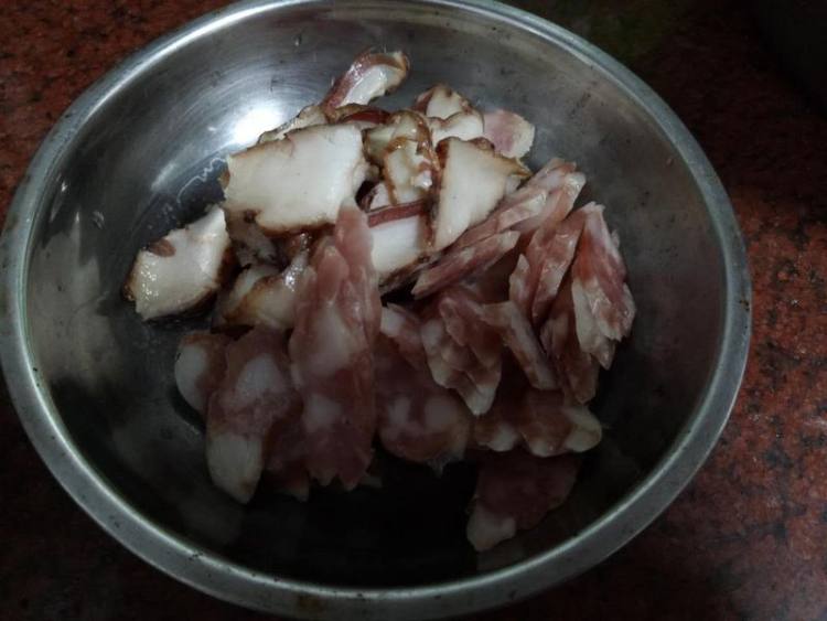 腊味炒萝卜干步骤1