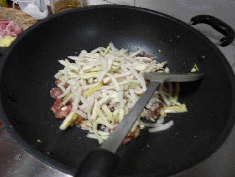 腊味炒萝卜干步骤6