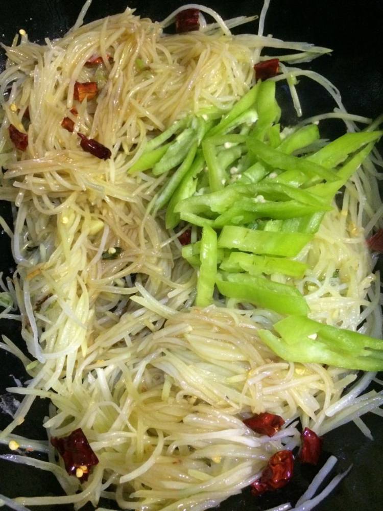 青椒炒土豆丝步骤6