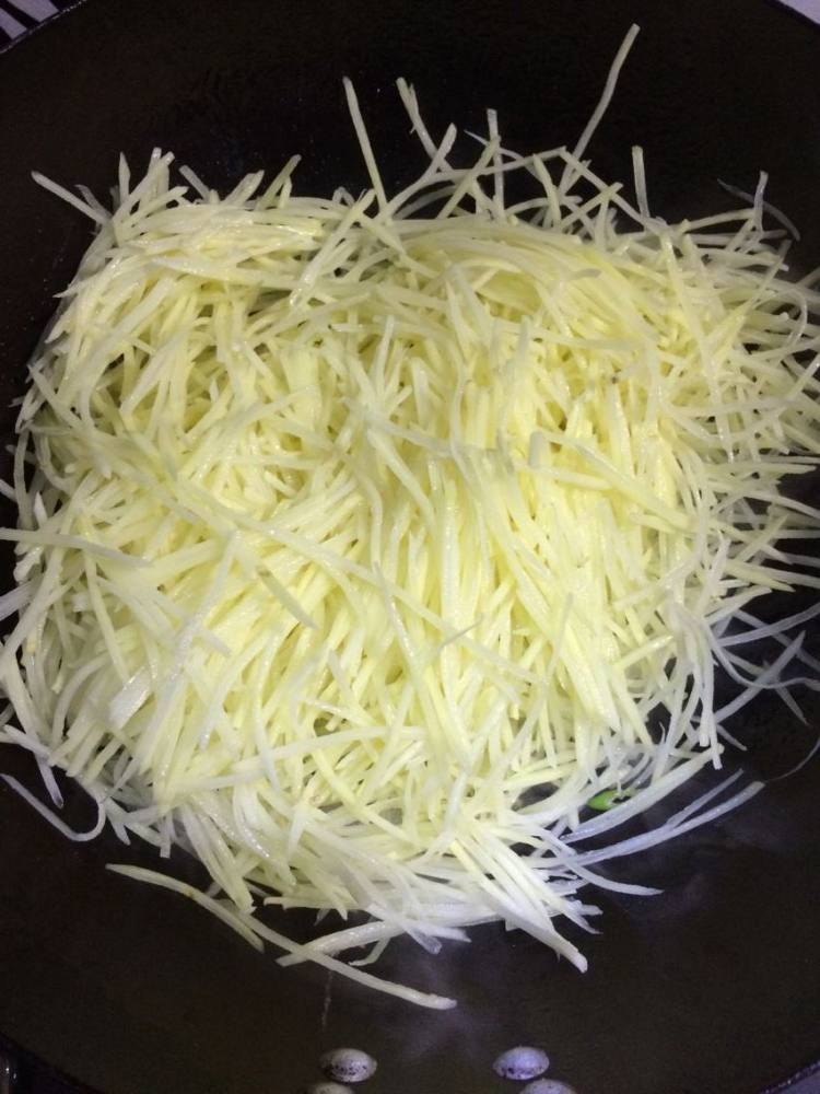 青椒炒土豆丝步骤4