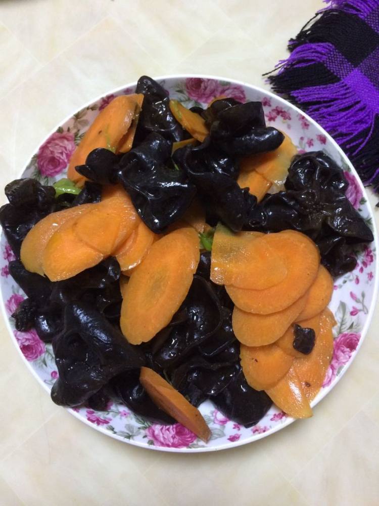 胡萝卜炒木耳步骤8