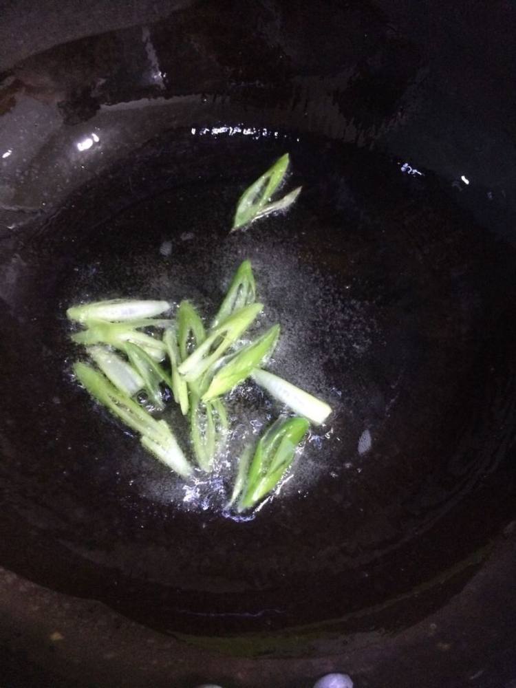 胡萝卜炒木耳步骤4