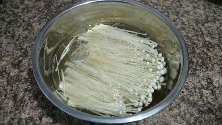 金针菇培根卷步骤2