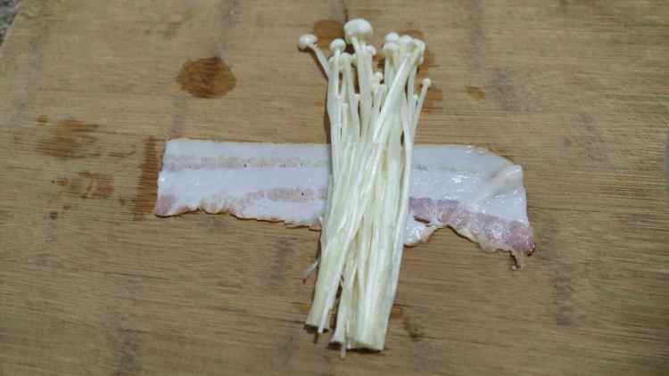 金针菇培根卷步骤3