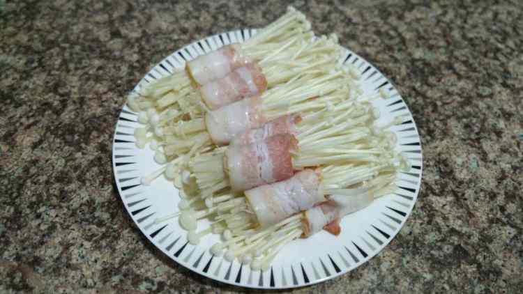 金针菇培根卷步骤5