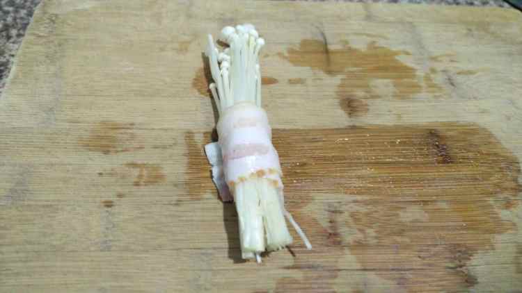 金针菇培根卷步骤4