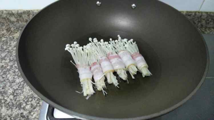 金针菇培根卷步骤6