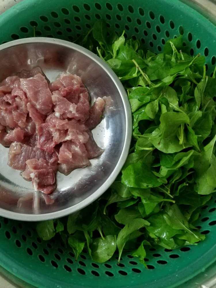 枸杞叶瘦肉汤步骤3
