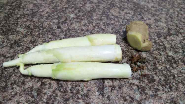 油焖茭白步骤1