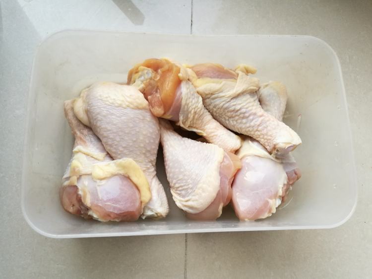 健康少油炸鸡腿步骤1
