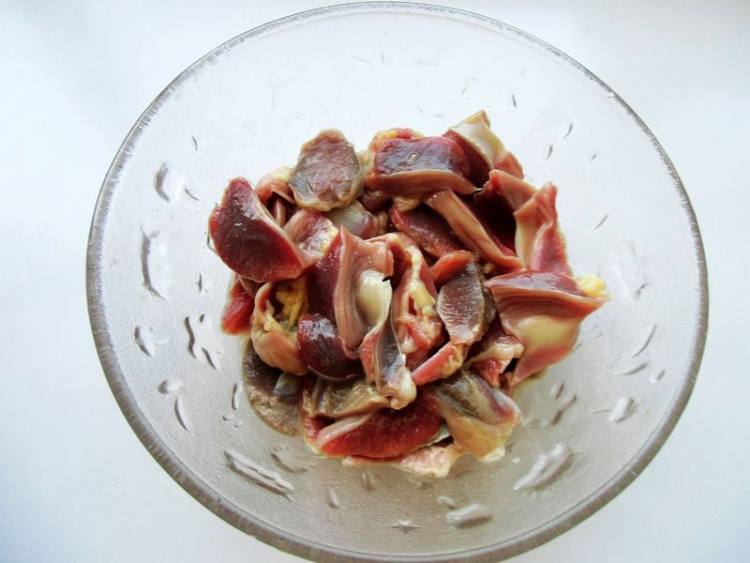 蒜薹炒鸡胗步骤2