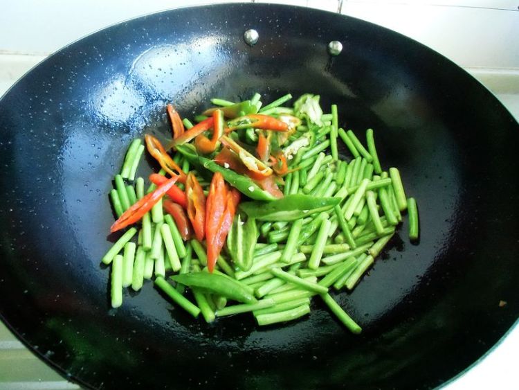 蒜薹炒鸡胗步骤7