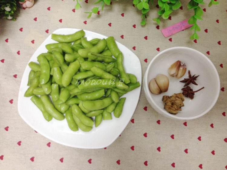 凉拌毛豆步骤1