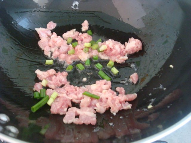 肉末炒口蘑步骤3