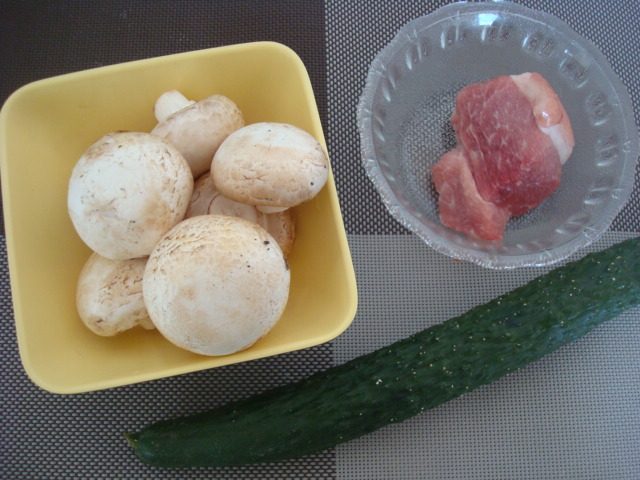 肉末炒口蘑步骤1