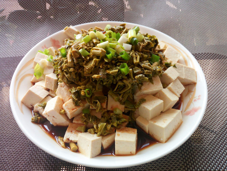 香椿拌豆腐步骤5