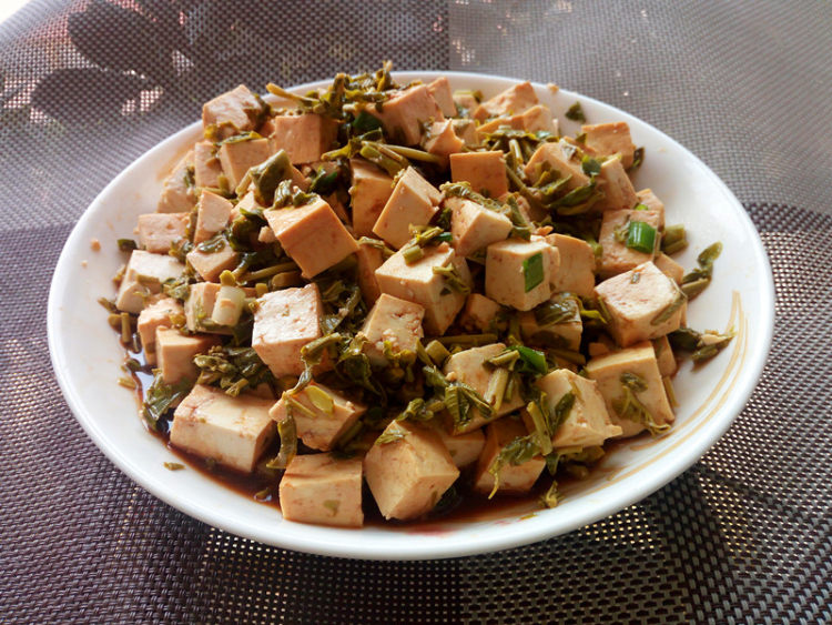 香椿拌豆腐步骤6
