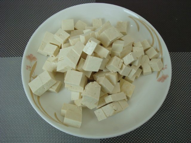 香椿拌豆腐步骤2