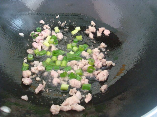 肉末青椒木耳炒豆腐步骤5