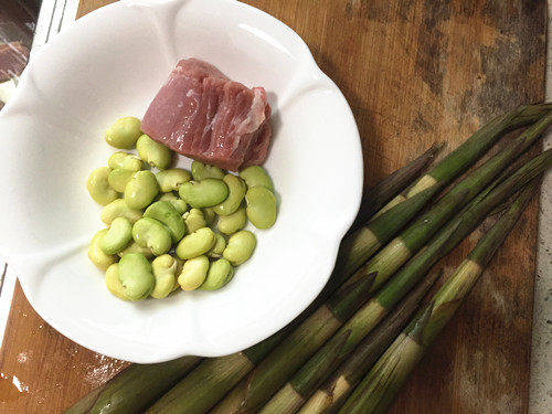 小春笋豆瓣肉丝步骤1