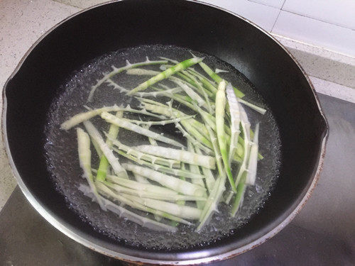 小春笋豆瓣肉丝步骤6