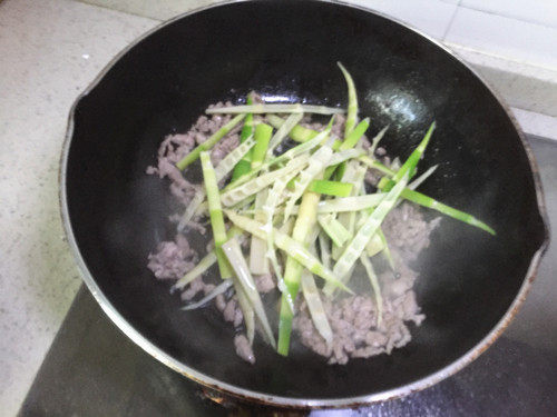 小春笋豆瓣肉丝步骤7