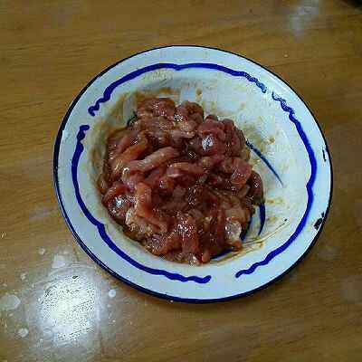 洋葱肉丝步骤1