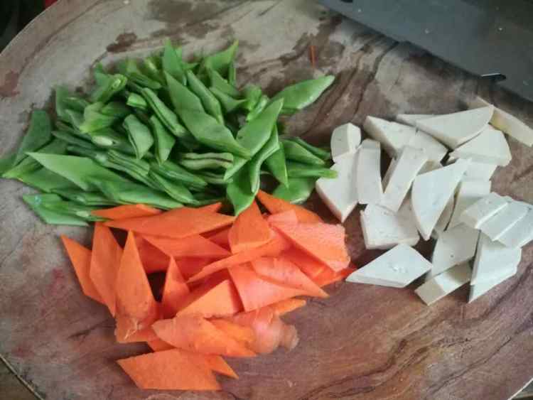 云豆红萝卜豆腐块步骤1