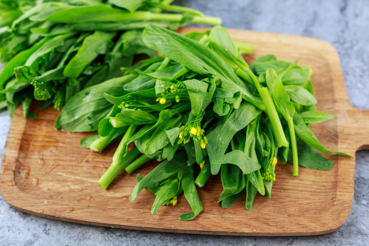 蚝油炒迟心菜步骤1