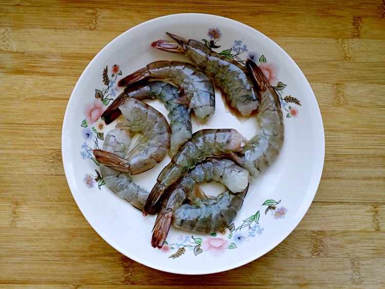 鲜虾酿西葫芦盅步骤1