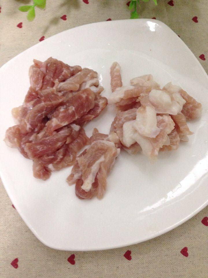 苦笋炒肉步骤1
