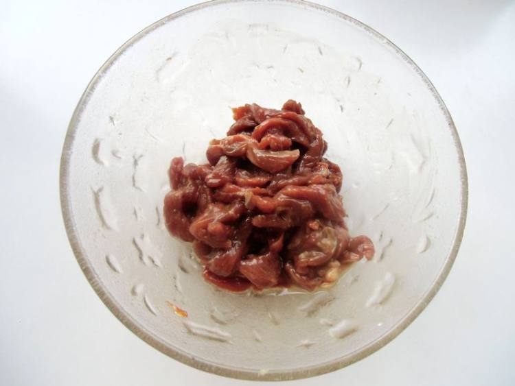 韭菜胡萝卜炒肉步骤3