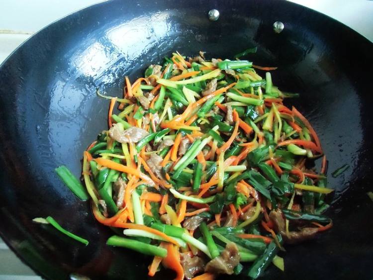 韭菜胡萝卜炒肉步骤9