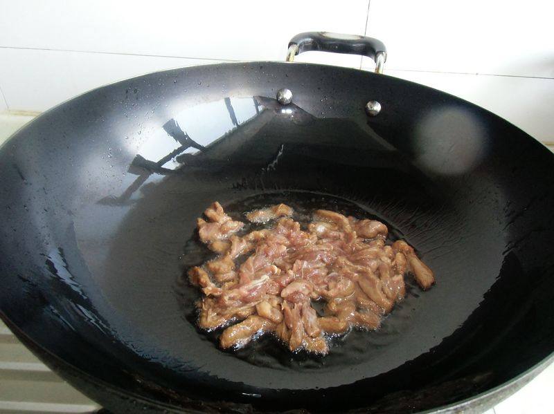 韭菜胡萝卜炒肉步骤4