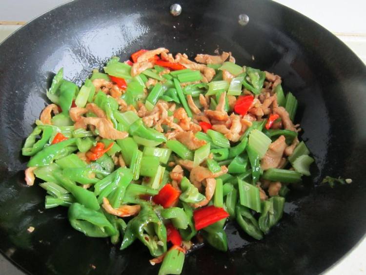 芹香鸡丝步骤10