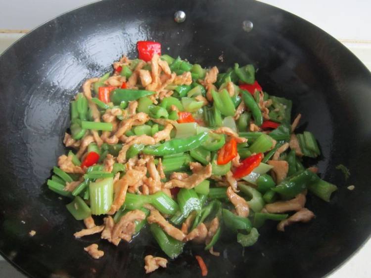 芹香鸡丝步骤11