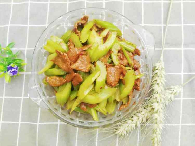 西芹炒牛肉步骤9