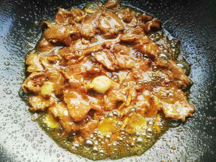 西芹炒牛肉步骤6