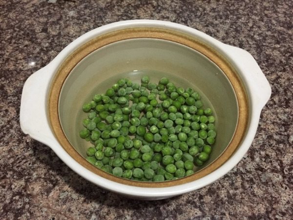 豌豆枸杞炒肉步骤3