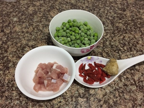 豌豆枸杞炒肉步骤1