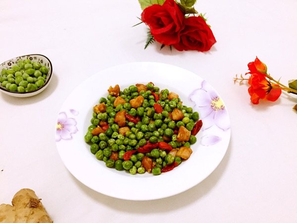 豌豆枸杞炒肉步骤10